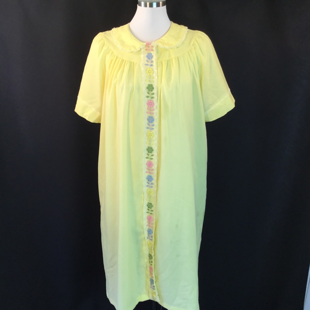 SOLD Yellow Flower Power Lounge Smock Robe up to 2XL